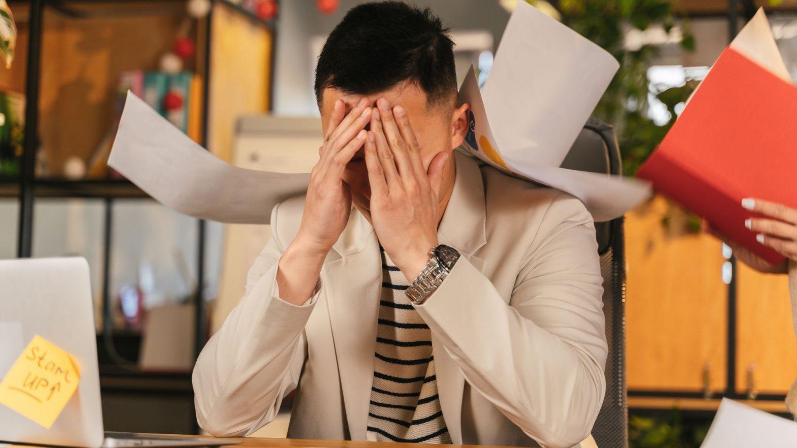 Cara Mudah Mengatasi Stres Karena Tekanan Pekerjaan di Kantor
